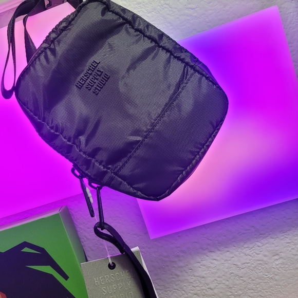 HS8 Crossbody | Studio - Picture 7 of 11